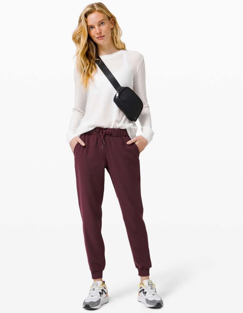 Lululemon On The Fly Jogger Woven Cassis Burgundy Pants Size 4 EUC